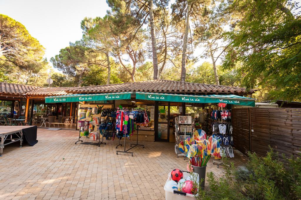 Camping La Sousta**** Otel Remoulins Dış mekan fotoğraf